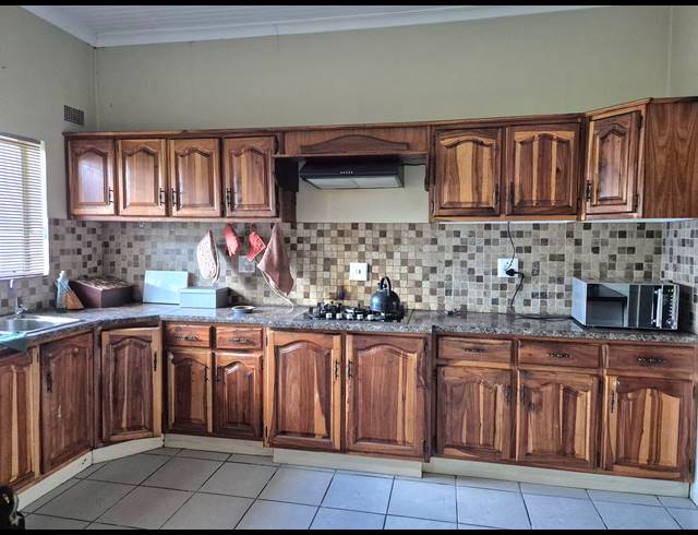 3 BEDROOM HOUSE TO LET IN BRENTHURST